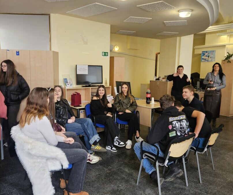 Budućnost u fokusu: Naši osmaši na „Živoj knjižnici“