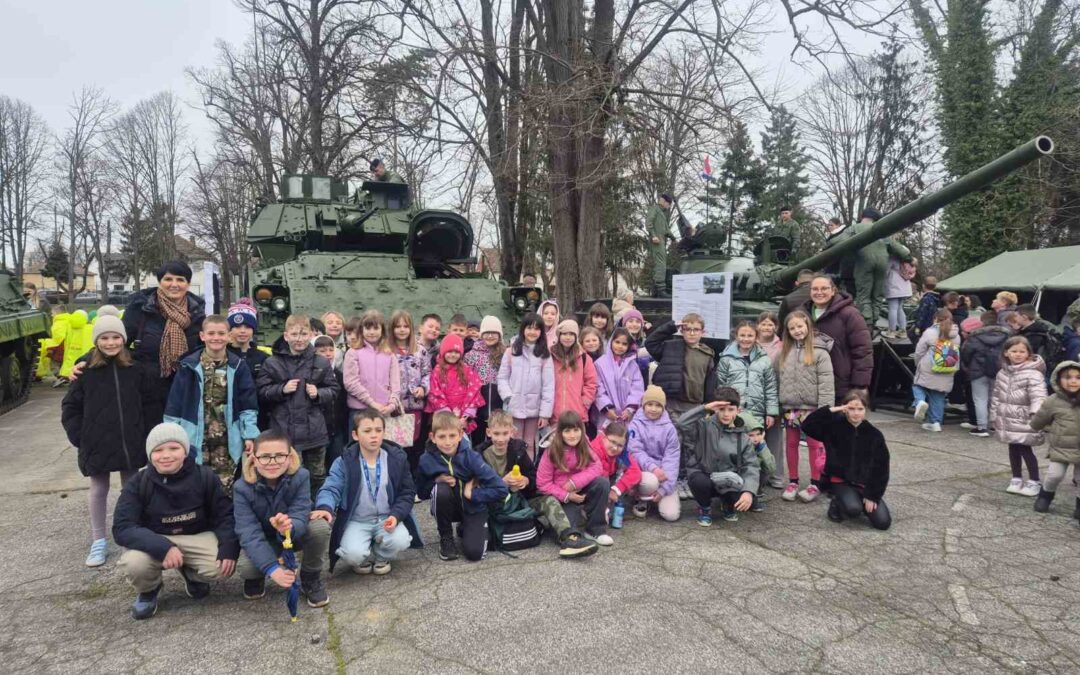 Posjet vojarni u Vinkovcima